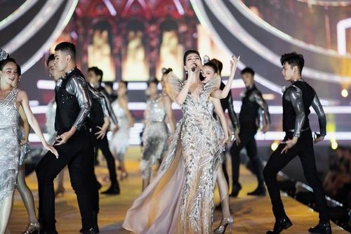 Lệ Quyên xuất hiện lộng lẫy tại Hoa hậu Việt Nam sau ly hôn