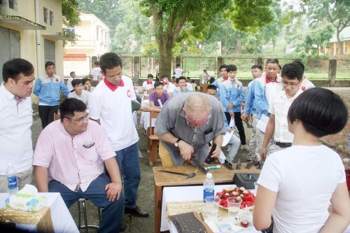 Xử phạt, chuyển hồ sơ công an điều tra vụ 'thu tiền tỷ rồi bỏ rơi người lao động'