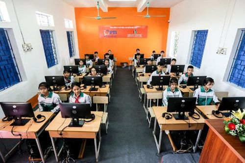 PTI tặng học sinh Ninh Bình phòng học Tiếng Anh đa năng