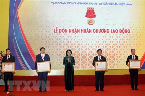 Phó Chủ tịch nước: Ngành than càng khó khăn thì càng phải thi đua