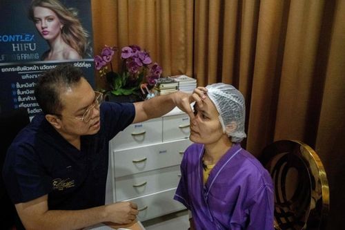 'Ngày Độc thân' giúp ngành phẫu thuật thẩm mỹ Thái Lan sôi động