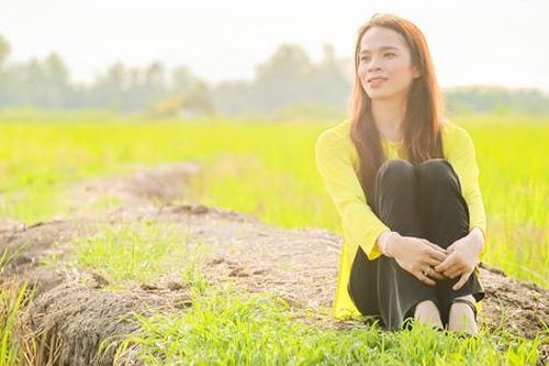 Người chuyển giới mưu sinh: Tây Thy áo bà ba đi bán bắp nướng