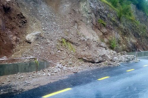 Tiếp tục cảnh báo sạt lở đèo Tô Na