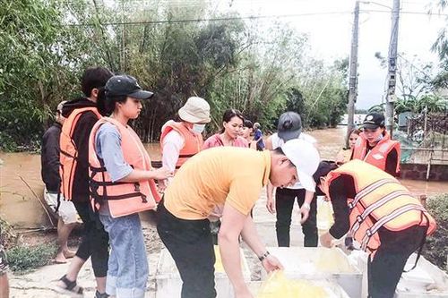 Chung sức hỗ trợ đồng bào vượt qua khó khăn