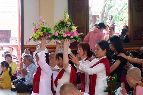 Chùa Xá Lợi Phật Đài tổ chức lễ dâng y