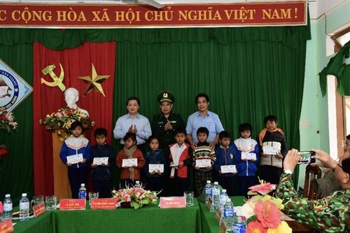 VietinBank hỗ trợ quân dân khu vực biên giới khắc phục thiệt hại do mưa lũ
