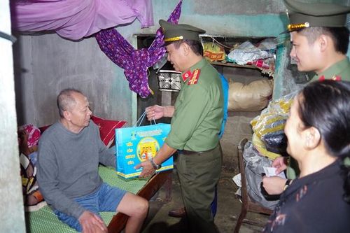 Công an Hà Giang với các hoạt động 'Nghĩa tình miền Trung'