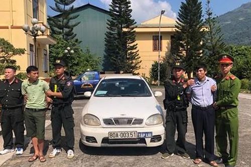 Dùng ô tô tập lái ngụy trang để vận chuyển 30 bánh heroin