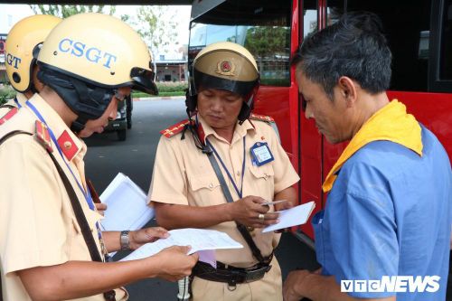 CSGT TP.HCM tiếp tục dừng xe kiểm tra dù không có lỗi tới khi nào?