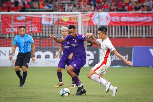 CLB TP.HCM chia tay tiền vệ Hàn Quốc, Sài Gòn FC mất chân sút số một