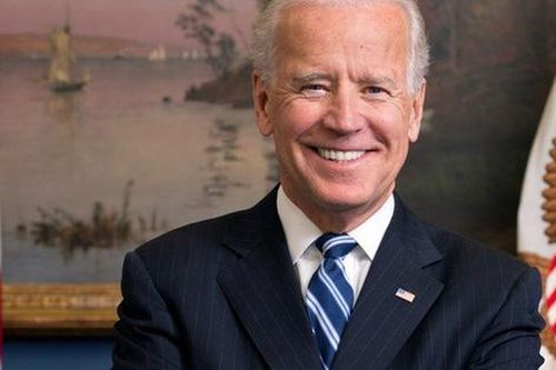76 tuổi vẫn phong độ lịch lãm, ông Joe Biden để lộ bằng chứng nhiều lần phẫu thuật 'níu kéo tuổi xuân' từ cấy tóc, căng da đến cắt mí