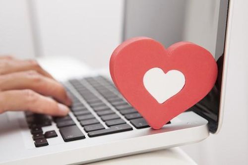 Tiến xa hơn hay chỉ giữ quan hệ bạn bè? 10 câu nên hỏi 'crush' của bạn rồi hãy tính tiếp!