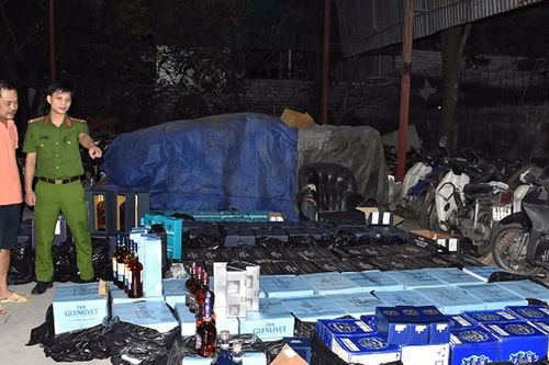 Phát hiện gần 1.000 nghìn chai rượu do nước ngoài sản xuất không rõ nguồn gốc, xuất xứ