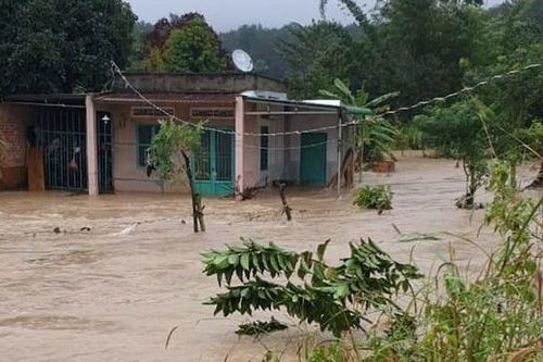 Bão 12 chưa qua, bão 13 đã tới