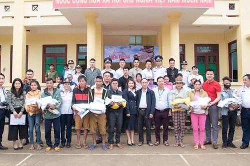 Chung tay hướng về miền Trung ruột thịt