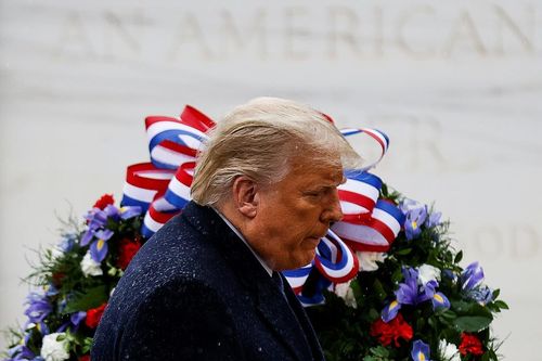 Ông Trump lần đầu xuất hiện trước công chúng sau tin thất cử
