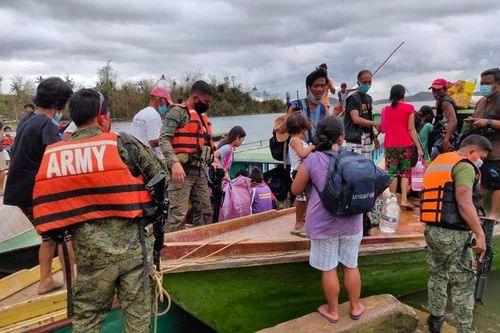 Bão Vamco nhấn chìm vùng thủ đô Philippines, hướng vào Biển Đông