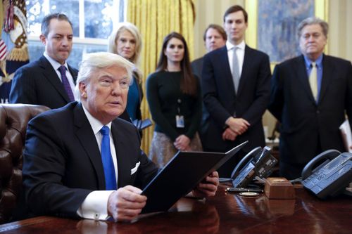 Nhân viên của ông Trump bị từ chối hẹn hò