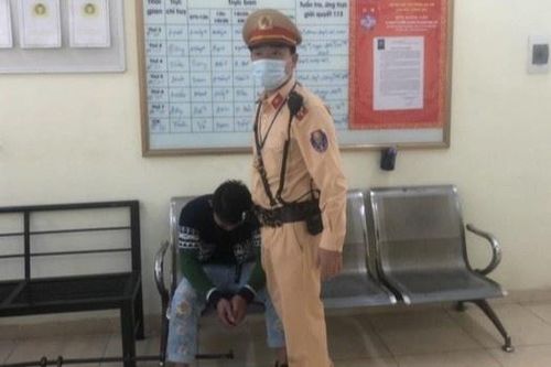 Ngăn thanh niên định nhảy cầu Chương Dương