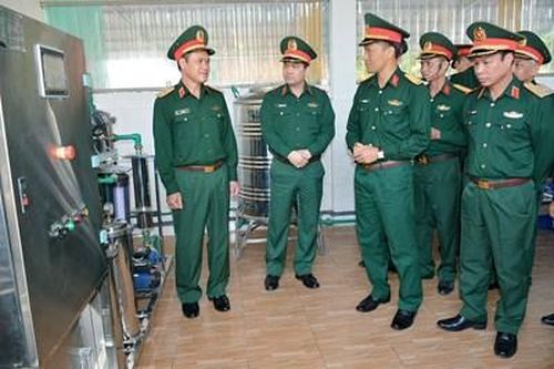 Trung tướng Vũ Hải Sản kiểm tra và làm việc với Quân khu 1