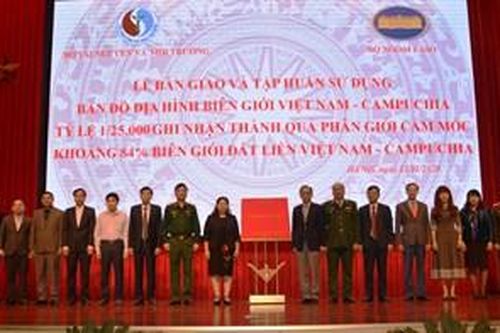 Bàn giao và tập huấn sử dụng Bản đồ địa hình biên giới Việt Nam - Campuchia tỷ lệ 1/25.000