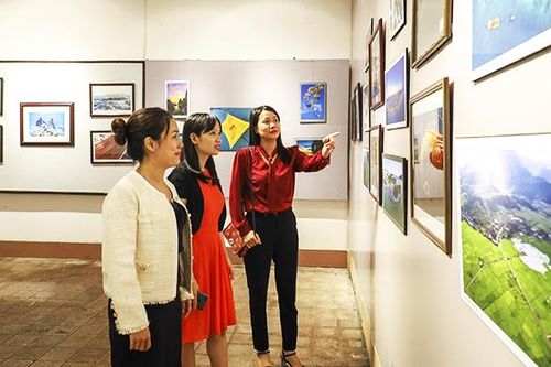 Triển lãm ảnh 'Nét đẹp Khánh Hòa 2020'