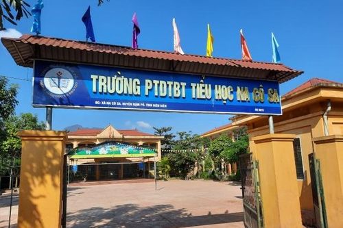 'Cô giáo xóa mù' ở bản Xà Thề Phìn