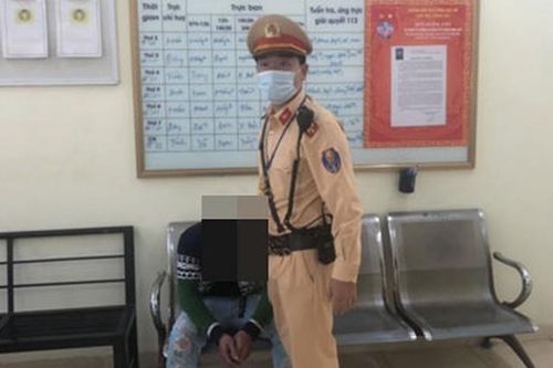 Khóc lóc gọi tên bạn gái, nam thanh niên định nhảy cầu Chương Dương tự tử