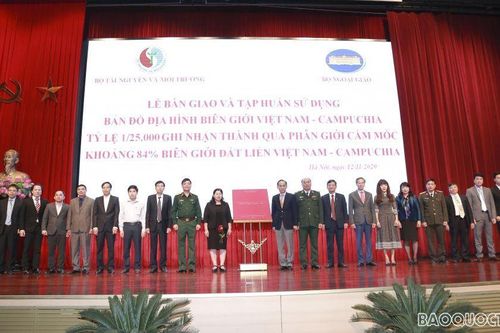 Bàn giao Bản đồ địa hình biên giới Việt Nam - Campuchia