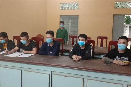 Bắt 8 đối tượng xuất, nhập cảnh trái phép