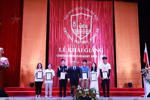 Trên 1,5 tỷ đồng trao học bổng cho sinh viên