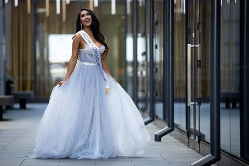 Sắc vóc nóng bỏng của người đẹp chuyển giới đăng quang Hoa hậu Liên lục địa New Zealand