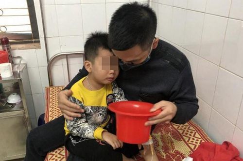 9 cháu bé nhập viện sau bữa ăn phụ tại trường