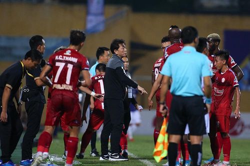 TPHCM chia tay HLV Chung Hae Seong, ve vãn Kiatisak