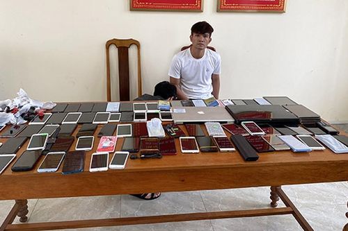 Bắt bảo vệ khách sạn lấy trộm 80 điện thoại di động