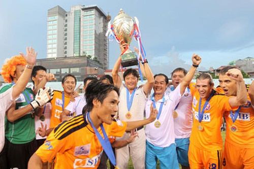 Những người từng vô địch trên cả tư cách cầu thủ lẫn HLV