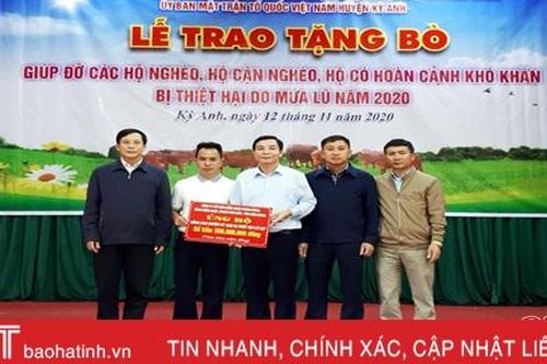 Các nhà hảo tâm tiếp tục đồng hành cùng người dân vùng lũ Hà Tĩnh