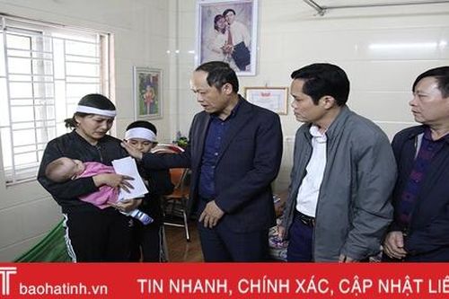 Lãnh đạo Hà Tĩnh thăm hỏi gia đình nạn nhân bị tai nạn giao thông