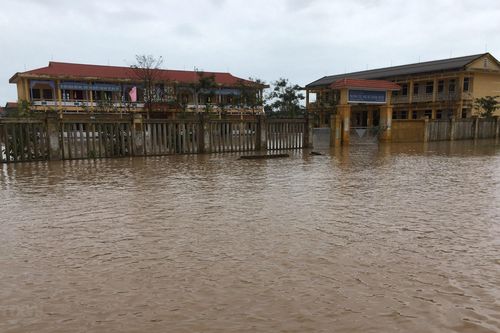Nhiều nơi ở tỉnh Thừa Thiên-Huế vẫn bị ngập úng nặng do mưa bão