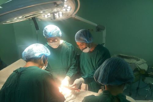 Cứu sống bệnh nhân nguy kịch, đa chấn thương do bị ngã từ thác cao