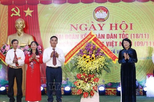 Phó Chủ tịch nước Đặng Thị Ngọc Thịnh dự ngày hội đại đoàn kết toàn dân tộc tại Phú Thọ