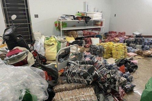 Lộ diện 'ông trùm' hàng hiệu nhái vừa nhận án phạt 300 triệu đồng