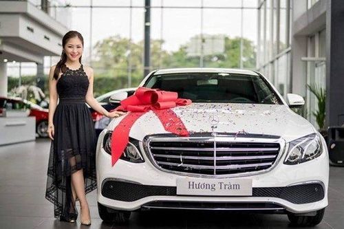 Bóc giá xế hộp sang trọng Hương Tràm mua khi 'em chưa 20'