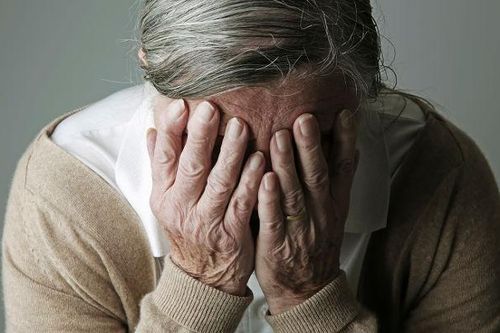 Cụ ông 89 tuổi ly hôn vì... yêu vợ và nỗi đau người già