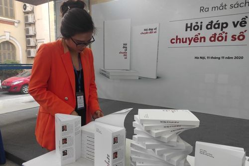 Thêm một ấn phẩm chia sẻ nhận thức và kinh nghiệm ban đầu về chuyển đổi số
