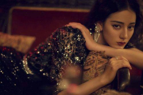 Chặng đường 5 năm của Địch Lệ Nhiệt Ba: Nổi tiếng đến bị chê bai, nhan sắc không còn như trước