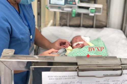 Bé trai 4 tháng tuổi dị tật bị mẹ bỏ rơi ở cổng chùa kèm lá thư tay nhờ nuôi giúp