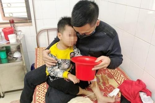 9 trẻ mầm non ở Hà Tĩnh nhập viện sau bữa ăn tại trường