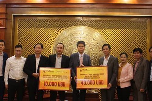 Tập đoàn T&T Group và Hanwha Energy ủng hộ tỉnh Quảng Trị 50.000 USD khắc phục hậu quả bão lụt