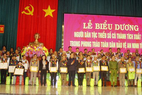 Công an tỉnh biểu dương 75 người dân tộc thiểu số có thành tích xuất sắc trong phong trào Toàn dân bảo vệ an ninh Tổ quốc